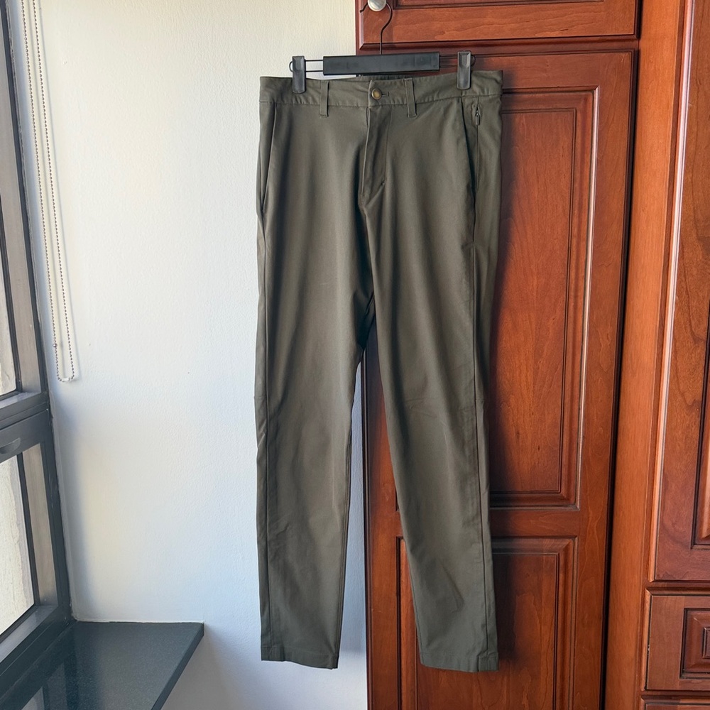 lululemon athletica Men's Khaki Chinos in Olive
